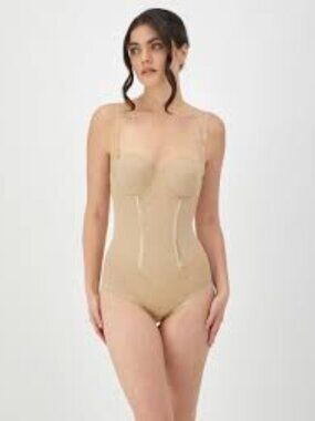 Maidenform NWT All Over Solutions Shapewear with Bra